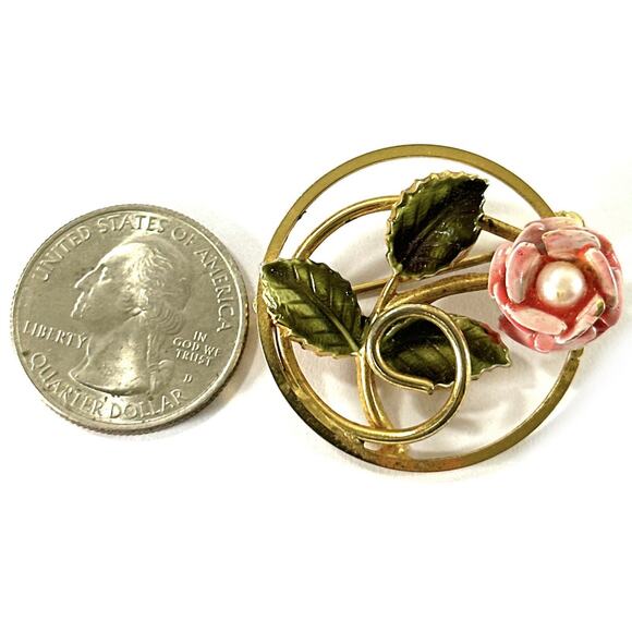 Vintage Enamel Rose Brooch Faux Pearl Center Gold Tone Circle Floral Pin - Picture 2 of 3